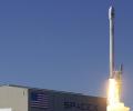 С космодрома на мысе Канаверал, Флорида, стартовала ракета Falcon 9, с коммерческим спутником на борту