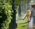 Синоптики: в Москве теплая погода, без осадков