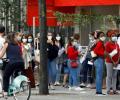 Коронавирус: число случаев заболевания во Франции превышает 10000 человек в день