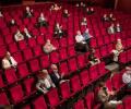 О том, что в Петербурге приняли решение отменить шахматную рассадку в театрах