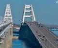 О том, что Крымский мост впервые закрыли по причине снегопада