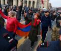 Парламент Армении принял решение отменить военное положение в стране