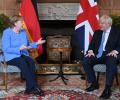 Борис Джонсон обсуждает ограничения поездок с Ангелой Меркель во время последнего визита в Великобританию