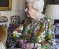 Королева Елизавета II испугала своим выходом в свет: что с руками Британского монарха?