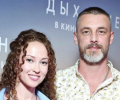 Антон Батырев сделал предложение своей девушке Анне Савельевой