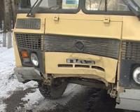 В Самаре пассажирский автобус врезался в столб