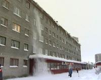 В Москве, из-за рухнувшей с крыши глыбы снега, пострадал третьеклассник