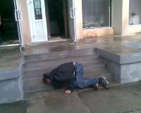 Красноярск: 27-летний парень умер рядом с больницей, где его назвали здоровым