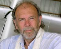 Известный американский писатель Ричард Бах выжил после падения самолета