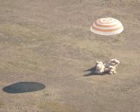 Спускаемый аппарат корабля «Союз ТМА-04М» успешно приземлился в Казахстане