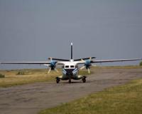 Пассажирский самолет на Камчатке при взлете увяз в грязи на ВПП