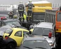 Массовая авария в Северном Китае: на скоростной трассе столкнулось 30 автомобилей