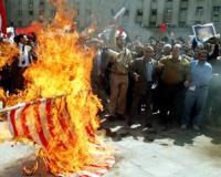 Толпа разъяренных демонстрантов подожгла в Ливии офис американского телеканала