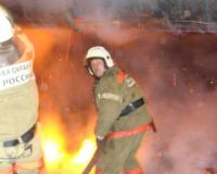 Пожар в Якутии: сотрудники МЧС спасли из пылающего дома 25 человек