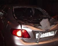 На парковке в Красноярске неизвестные повредили 13 элитных автомобилей