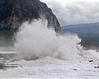 Цунами, вызванное мощным землетрясением, обрушилось на Соломоновы острова