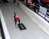 16-летний юноша, решивший прокатиться по бобслейной трассе в Подмосковье, сломал позвоночник