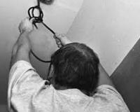 Замглавы военного суда махачкалинского гарнизона повесился в гостиничном номере