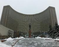 Юноша, выпрыгнувший в Москве из окна ресторана гостиницы «Космос», разбился насмерть