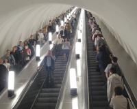 Смерть в метро Петербурга: женщина погибла, упав с эскалатора