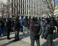 В Москве полиция производит массовые аресты участников пикета в поддержку Pussy Riot