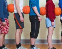 Уроки физкультуры по-башкирски: учитель избил школьницу за неумение ходить в строю