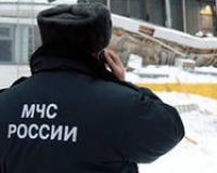 В Москве сотрудники пожарной службы погасили огонь снежками