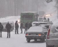 Массовая авария с участием рейсового автобуса заблокировала выезд из новосибирского наукограда
