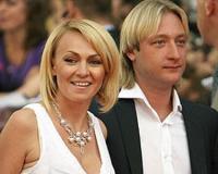 Рудковская и Плющенко, переехав в Москву, «отдали» сына на воспитание водителю и няне