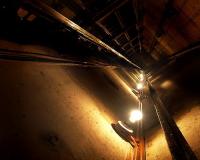 На западе Москвы школьница провалилась в шахту лифта