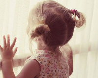 Семилетняя девочка из Красноярска выпала из окна на 14 этаже