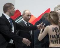 Скандал: активистки Femen обнажились перед Владимиром Путиным