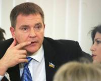 Депутата, защищающего русский язык, в Киеве забросали фекалиями