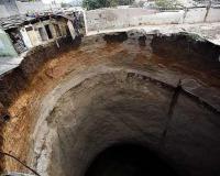 Громадная воронка в посёлке Бутурлино угрожает Горьковской железной дороге