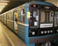 Шок: на «Киевской-кольцевой» на крыше поезда обнаружено тело москвича-экстремала