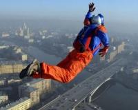 Начинающий спортсмен разбился, прыгая с парашютом