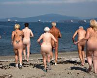 Испания побила рекорд по количеству людей, купающихся голышом