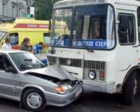 На юге Москвы автомобиль протаранил рейсовый автобус: два человека погибли