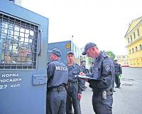 Из автозака на МКАД дерзкий побег совершили трое опасных рецидивистов