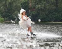 В затопленном Приамурье молодожены прибывают в ЗАГС на лодках