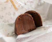 Россиянка нашла в шоколадных конфетах паутину и живых червей