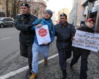 В Америке группа гей-акстивистов вышла под стены русского собора с протестом