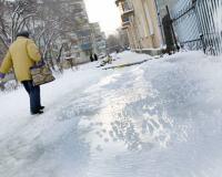 Жительница Екатеринбурга добилась компенсации за падение на скользком тротуаре