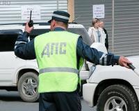 В Тюмени женщина-водитель наехала на инспектора ДПС при исполнении