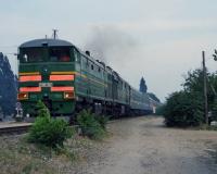 В Оренбургской области поезд протаранил иномарку на путях, два человека погибли