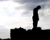 Пьяный красноярец из-за несчастной любви пытался себя сжечь на крыше многоэтажки