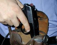 В Новодвинске во время задержания пьяный подросток прострелил себе бедро