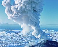 На Камчатке извержение вулкана вызвало паводок и «дождь» из пепла