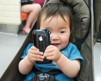 В Китае семейная пара продала своего ребенка, чтобы купить iPhone