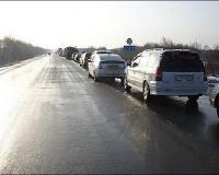 Сотрудники подмосковной ГИБДД перекрыли движение по обледеневшему Дмитровскому шоссе